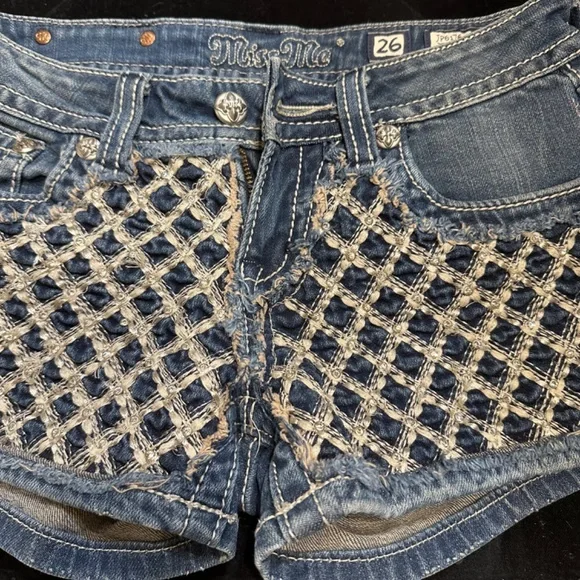 Miss me size 26 studded shorts - Picture 3 of 3